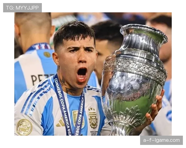 恩佐重返英超赛场助力球队争冠,回暖表现引发关注 恩佐重返英超赛场助力球队争冠,回暖表现引发关注