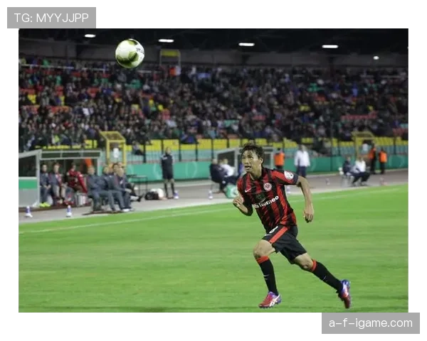 多特蒙德防线隐患浮现,战术调整成关键,状态回暖引关注 多特蒙德防线隐患浮现,战术调整成关键,状态回暖引关注