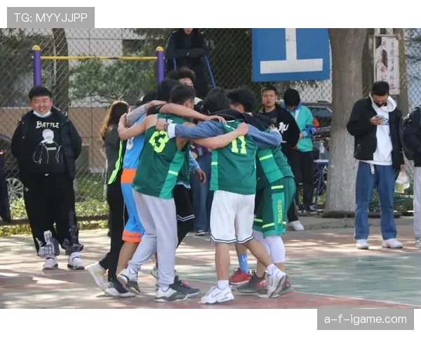 教练更迭潮涌，足球俱乐部战略转型迎新挑战