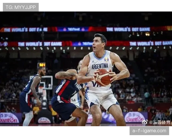 斯科拉高效内线篮板率胜同龄者，关键季后赛稳固球队篮板优势