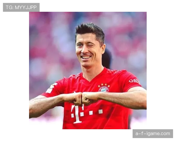 莱万训练完回家还要给老婆做饭？这自律我连边都摸不着